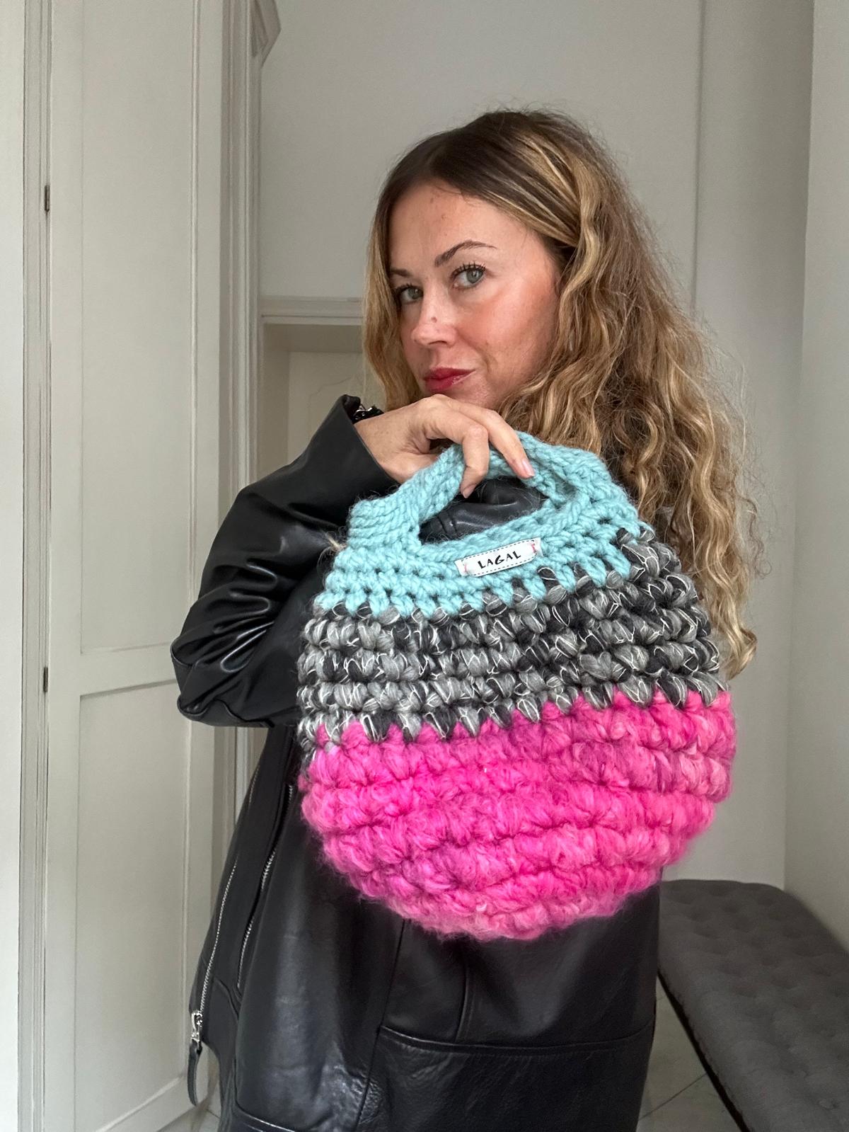 borsa Bon Bon Bag by LaGal fatta all'uncinetto in lana