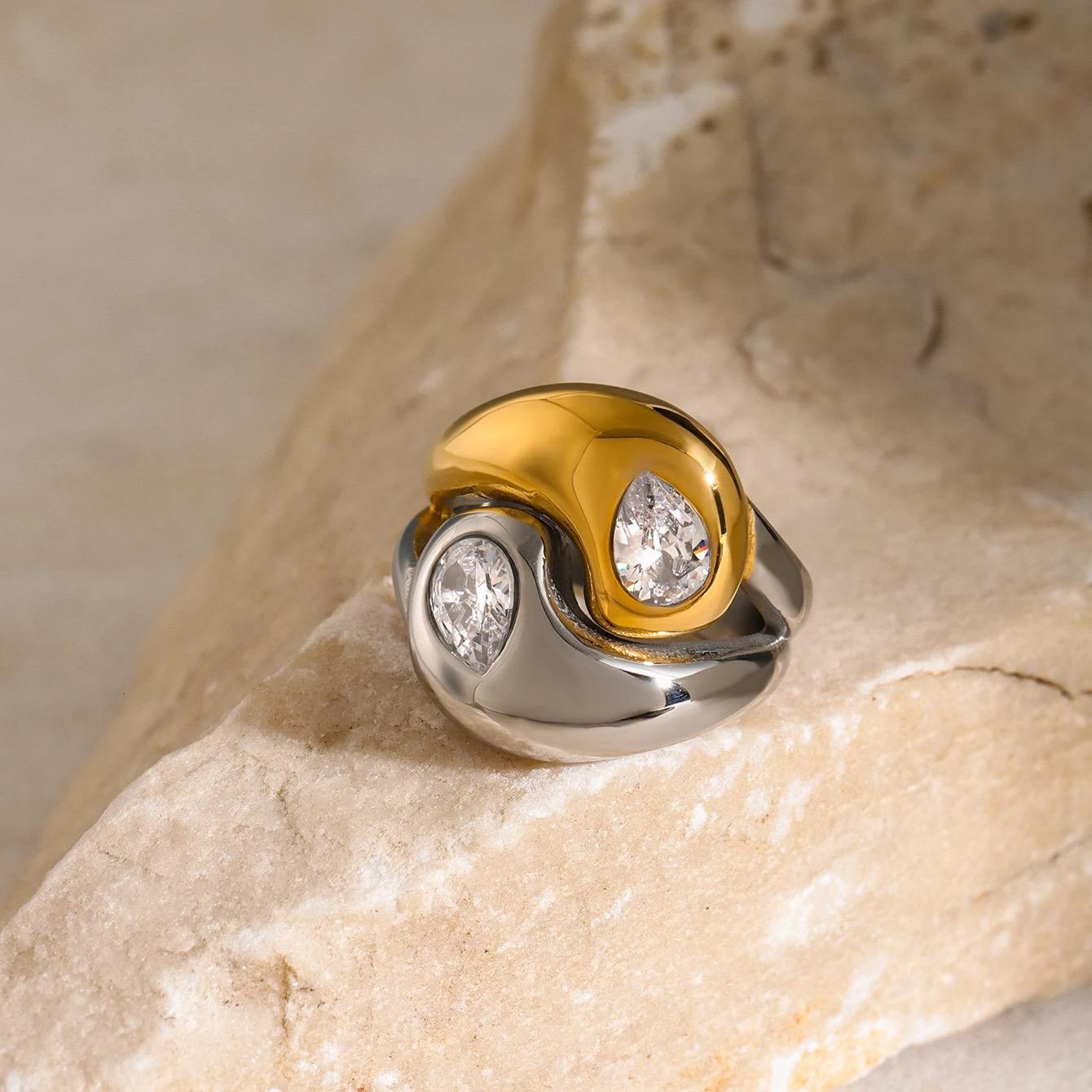 Anello in acciaio inossidabile e zirconi, anallergico e waterproof "Due Facce"